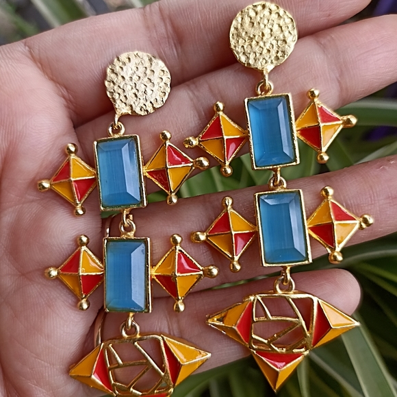 Handmade gold platted stone studded drop earrings - Picture 12 of 12